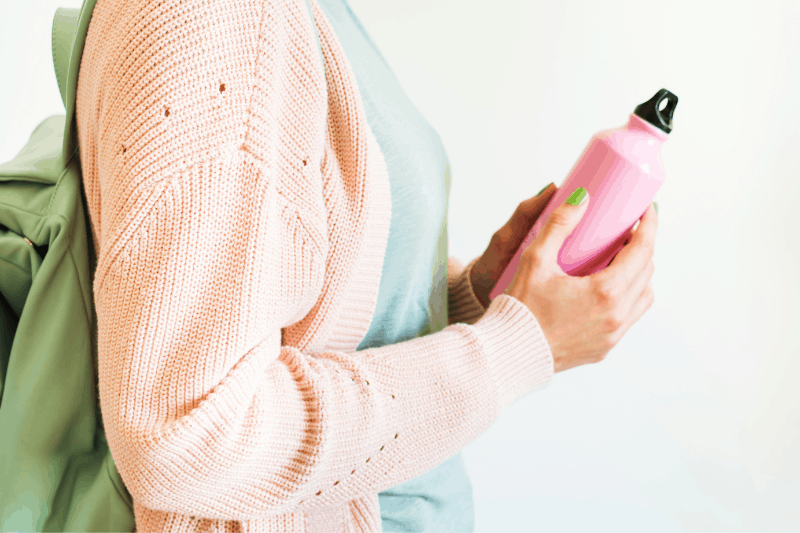 This Simple Water Bottle Travel Hack Is So Obvious, But No One Else Seems  To Do It  Bringing an empty water bottle to the airport with you.  Seriously. That's it. That's